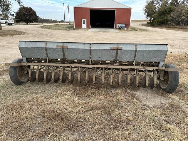 Image of John Deere Van Brunt B equipment image 3