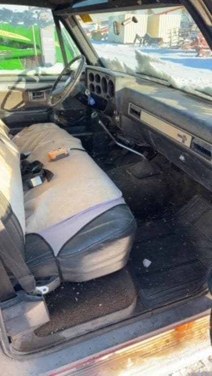 Image of Chevrolet Silverado 30 equipment image 4