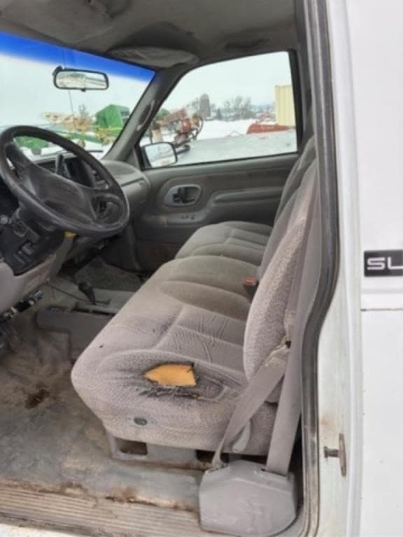 Image of GMC 2500 equipment image 3