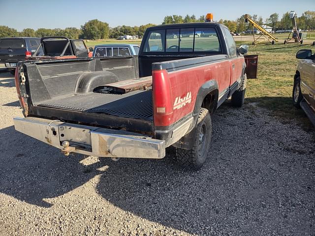 Image of Chevrolet 2500 equipment image 2