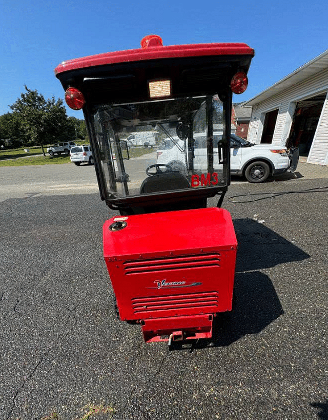 Image of Ventrac 3200 equipment image 2