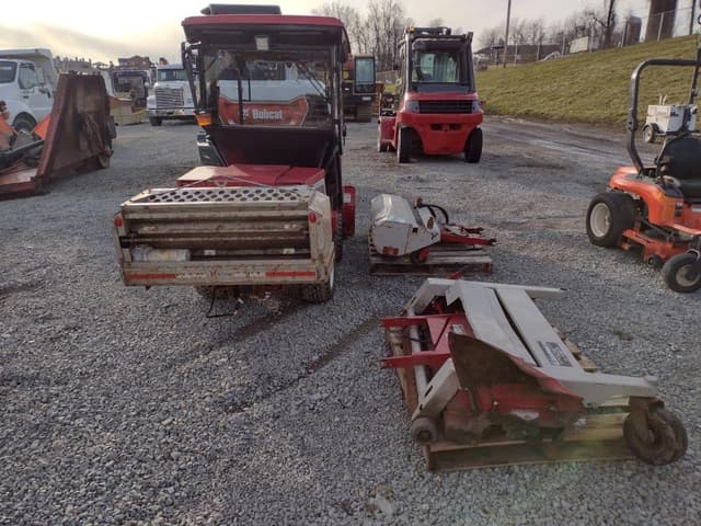 Image of Ventrac 3400L equipment image 3