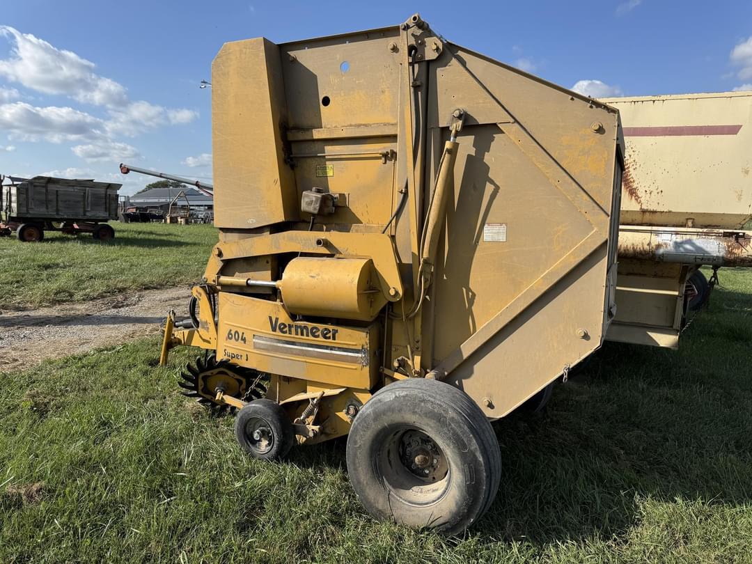 Image of Vermeer 604 Super J Image 1