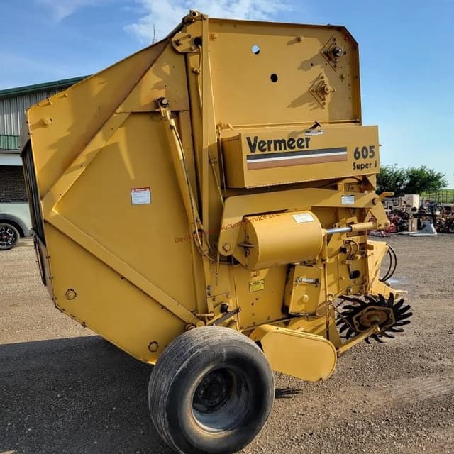 Image of Vermeer 605 Super J equipment image 4
