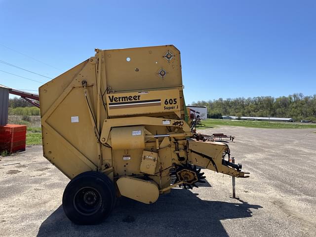 Image of Vermeer 605 Super J equipment image 2