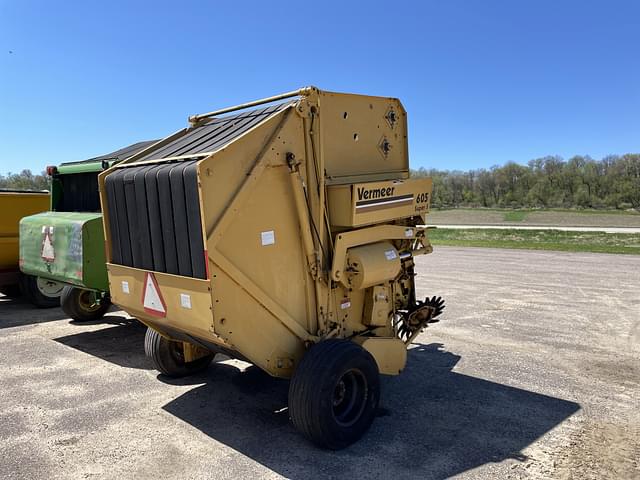 Image of Vermeer 605 Super J equipment image 3