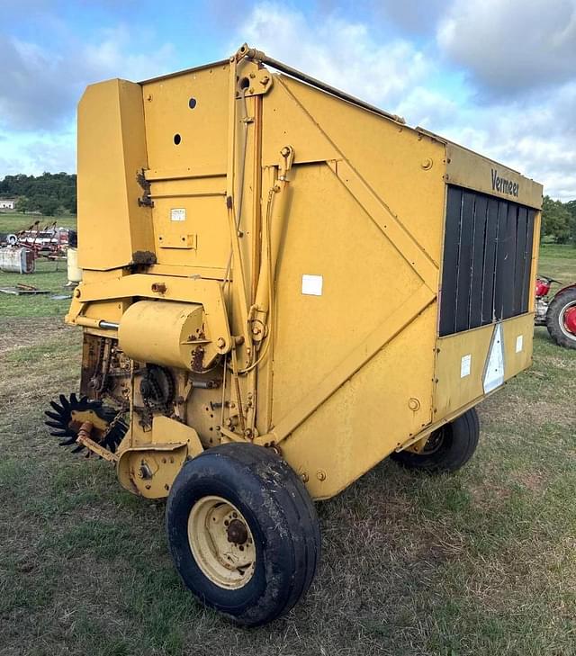 Image of Vermeer 605 Super J equipment image 4