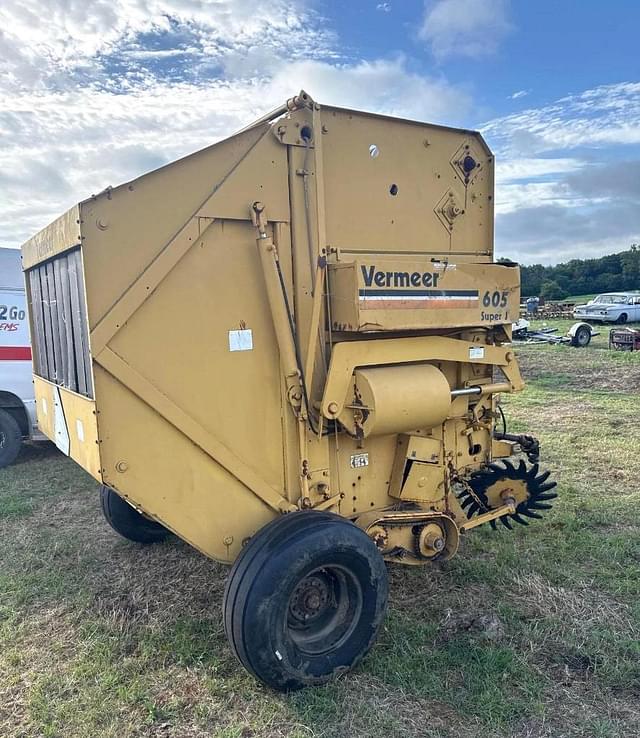 Image of Vermeer 605 Super J equipment image 2