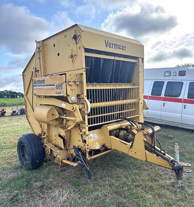 Image of Vermeer 605 Super J equipment image 1