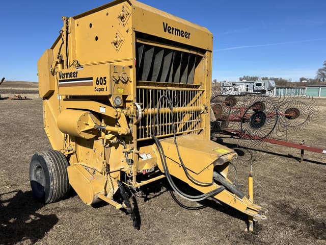 Image of Vermeer 605 Super J equipment image 3