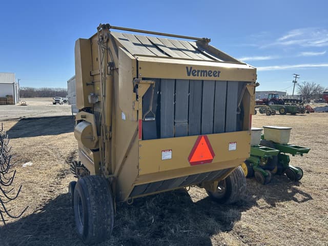 Image of Vermeer 605 Super J equipment image 1