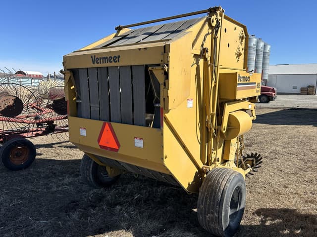 Image of Vermeer 605 Super J equipment image 2