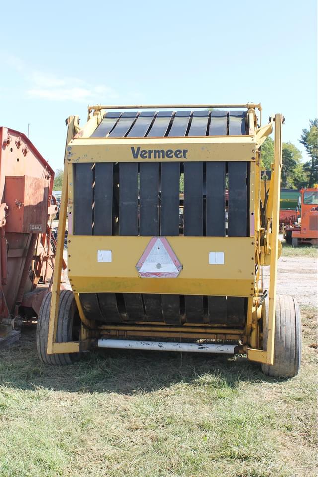 Image of Vermeer 605 Super J equipment image 2