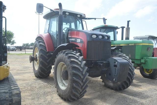 Image of Versatile 220 equipment image 3