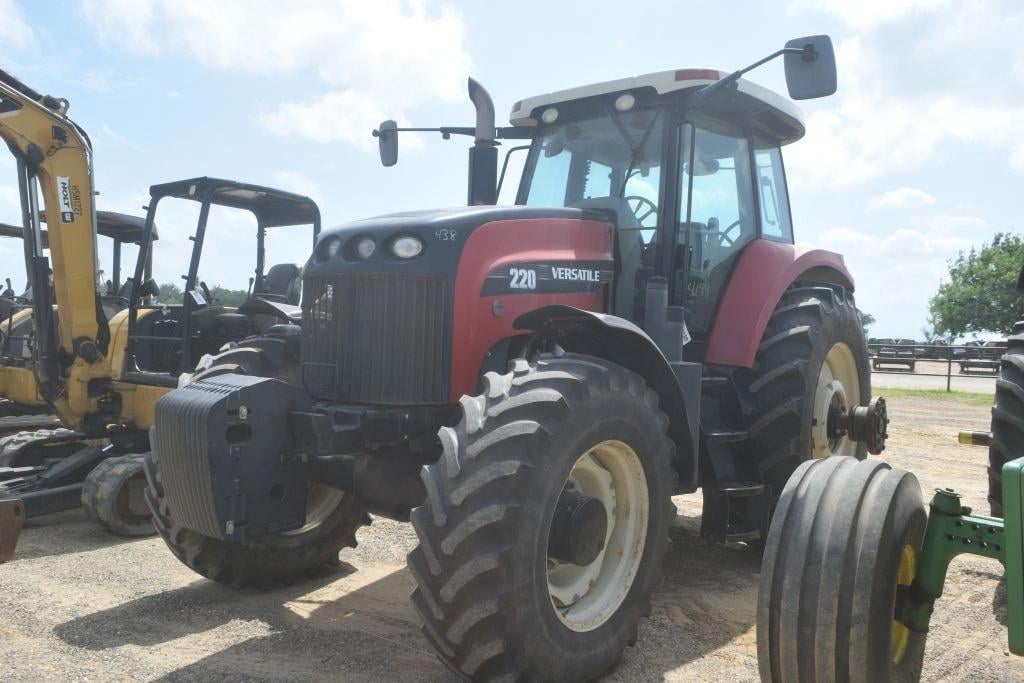 SOLD - Versatile 220 Lot No. 4199 Tractors with 9,835 Hrs | Tractor Zoom