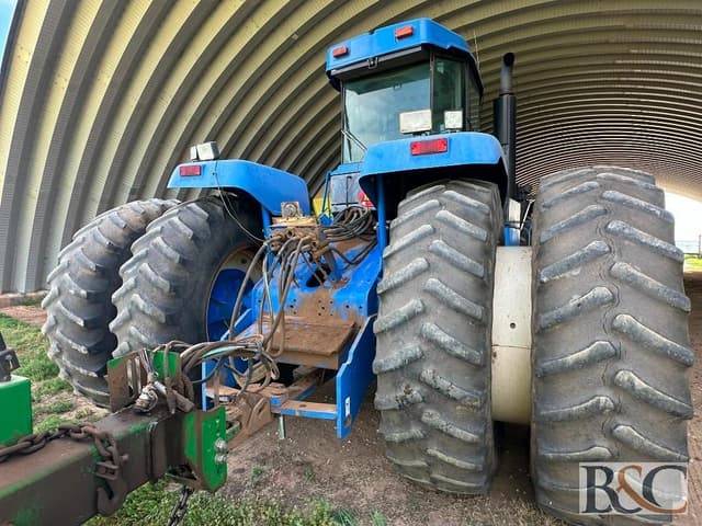 Image of Versatile 2360 equipment image 3