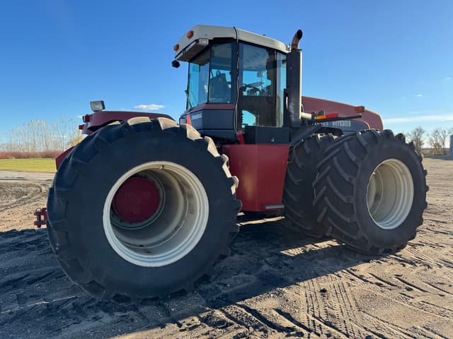 Image of Versatile 2425 equipment image 3