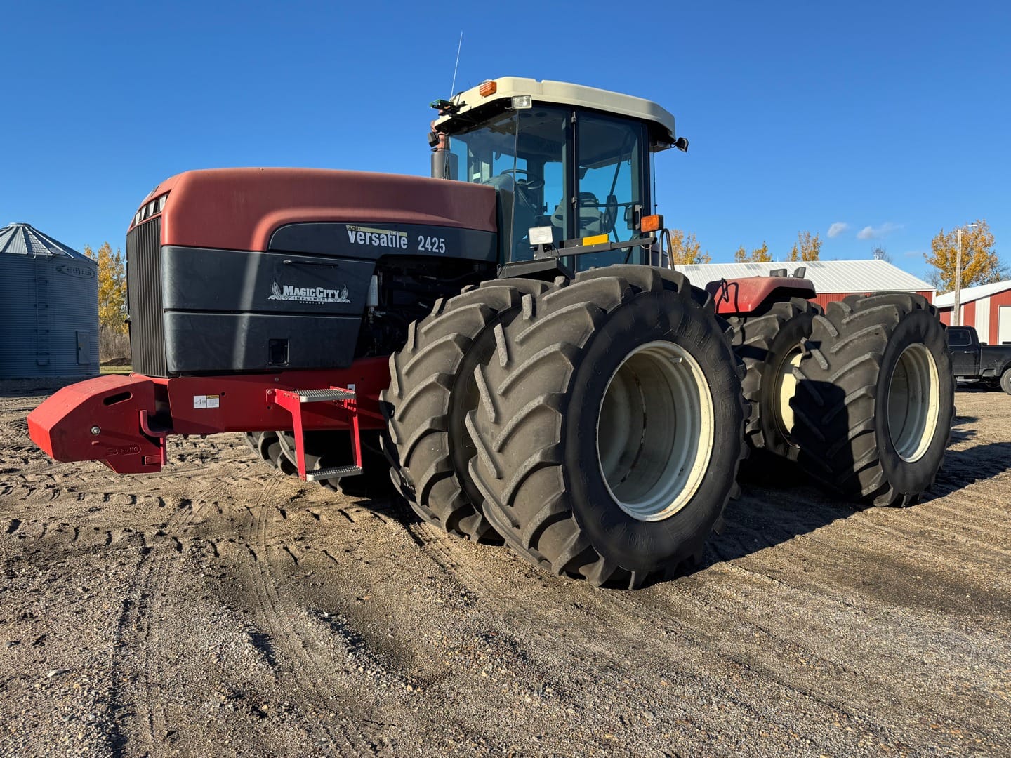 Versatile 2425 Equipment Image0