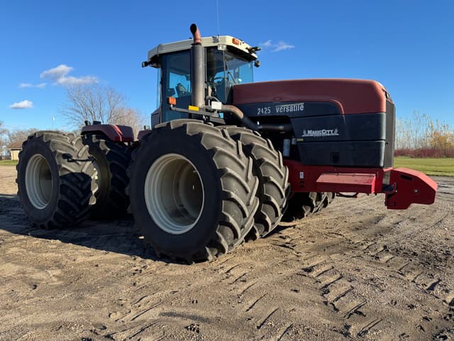 Image of Versatile 2425 equipment image 1