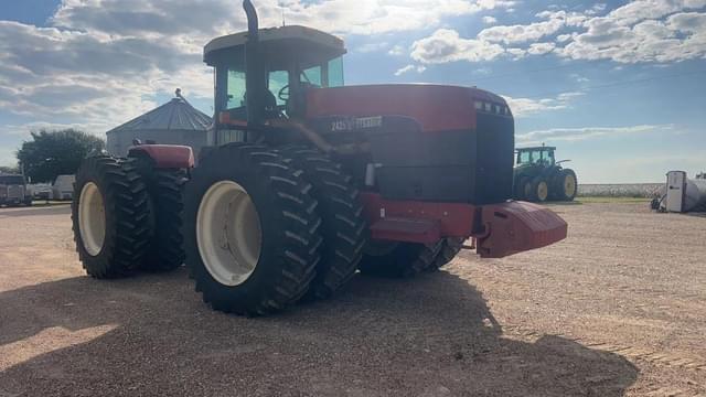 Image of Versatile 2425 equipment image 4