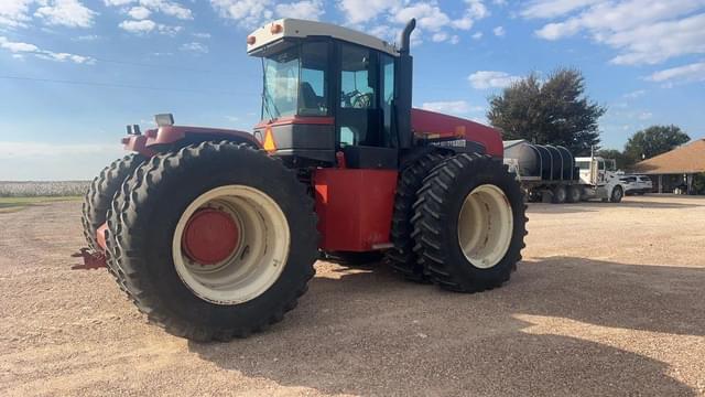 Image of Versatile 2425 equipment image 3