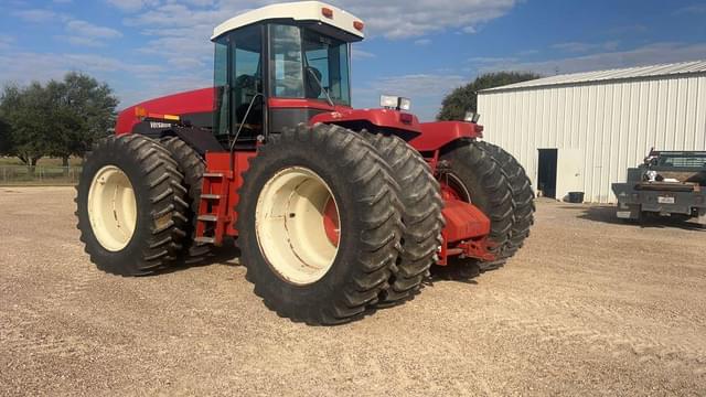 Image of Versatile 2425 equipment image 1