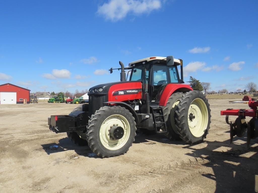 Versatile 280 Equipment Image0