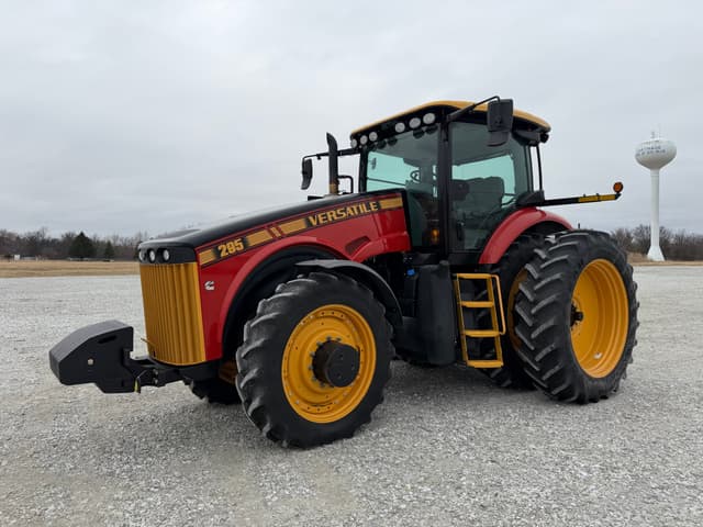 Image of Versatile 295 equipment image 1