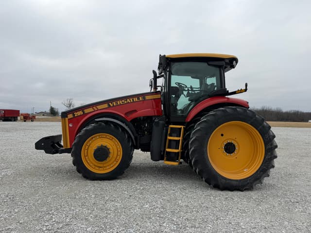 Image of Versatile 295 equipment image 3