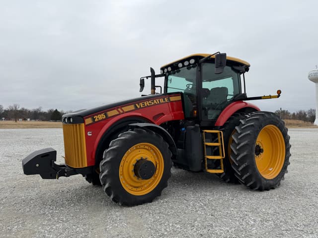 Image of Versatile 295 equipment image 2