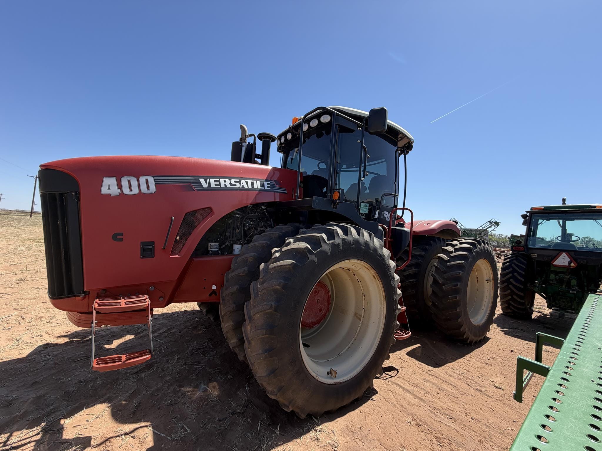 Versatile 400 Equipment Image0