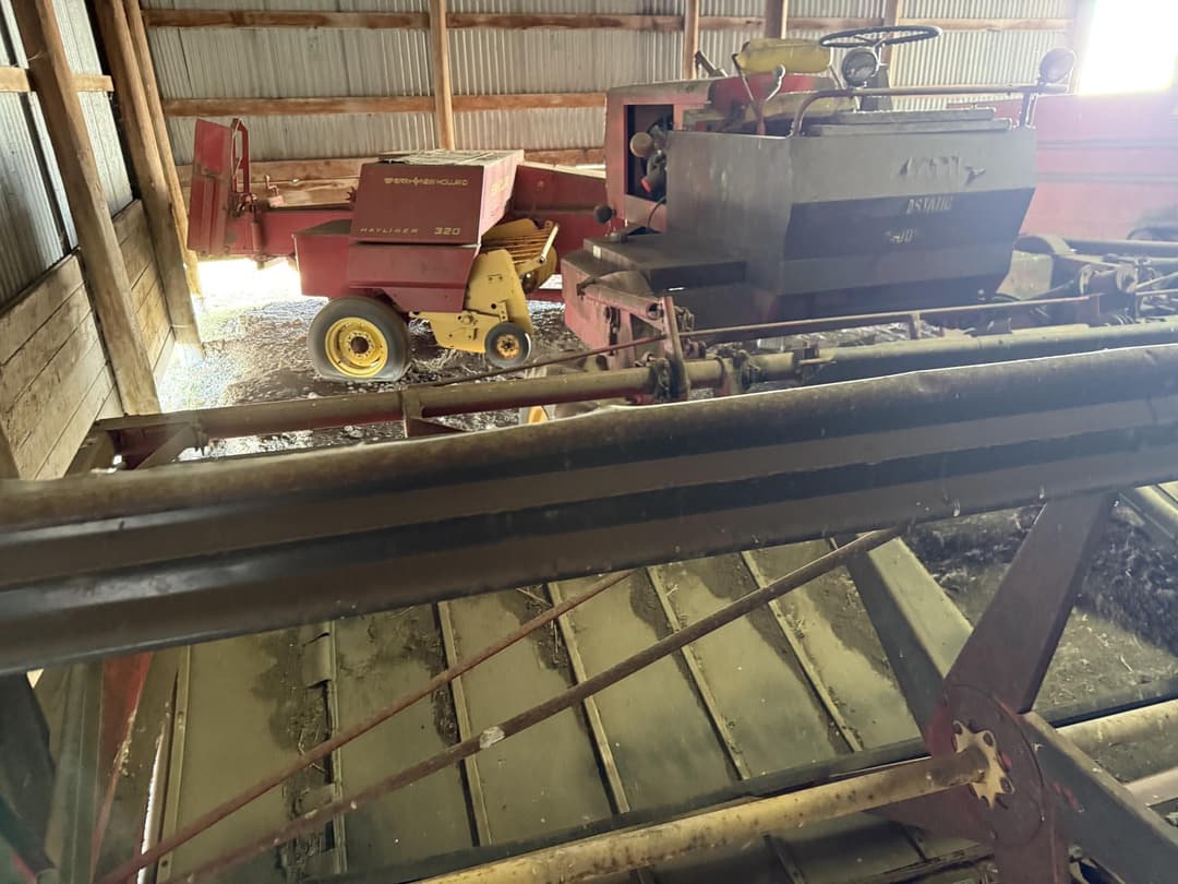 Image of Versatile 4400 Image 1