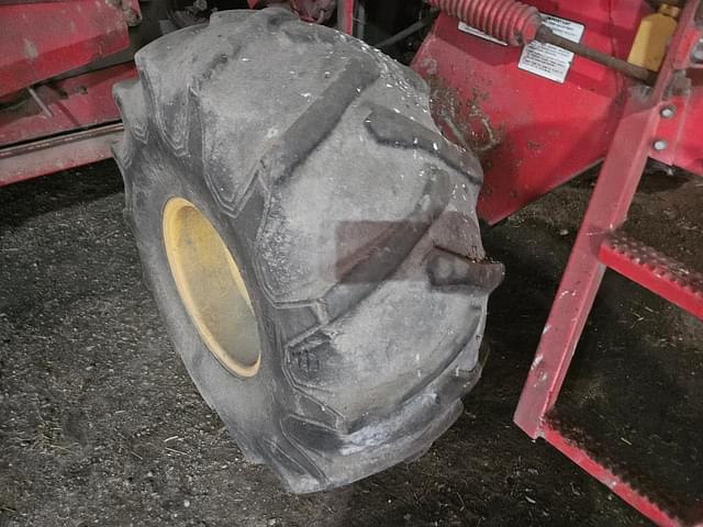 Image of Versatile 4400 equipment image 4