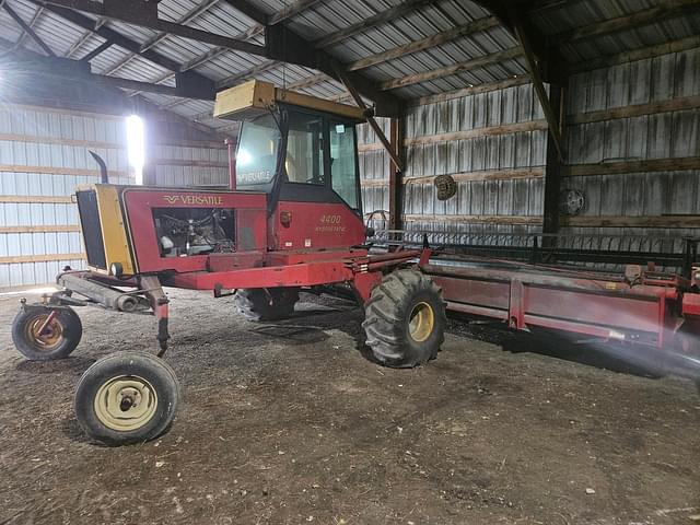 Image of Versatile 4400 equipment image 1