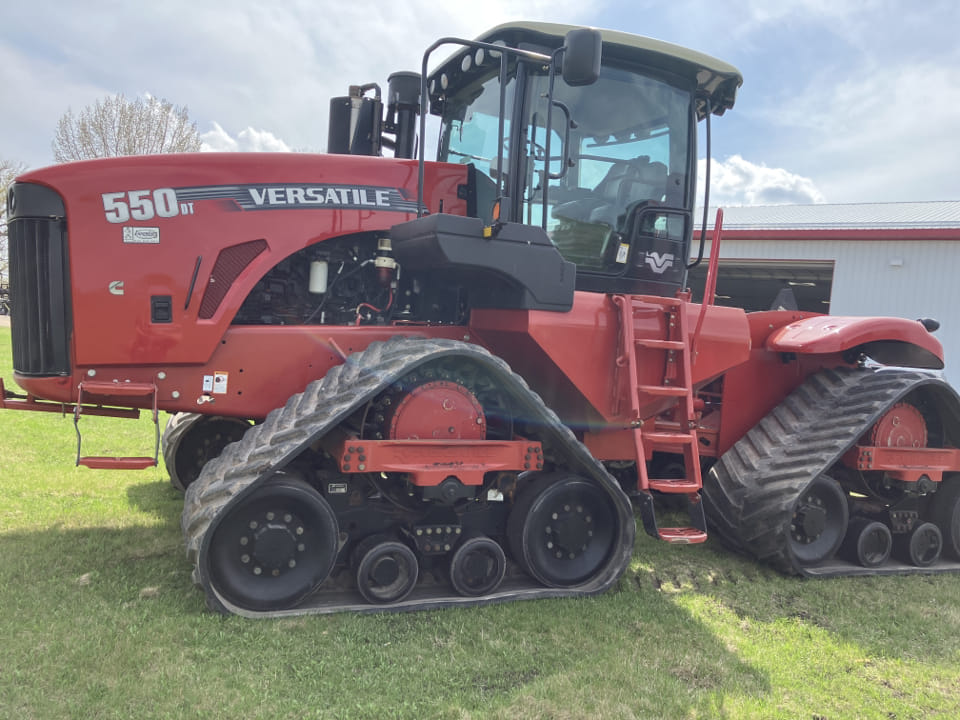 Main image Versatile 550DT