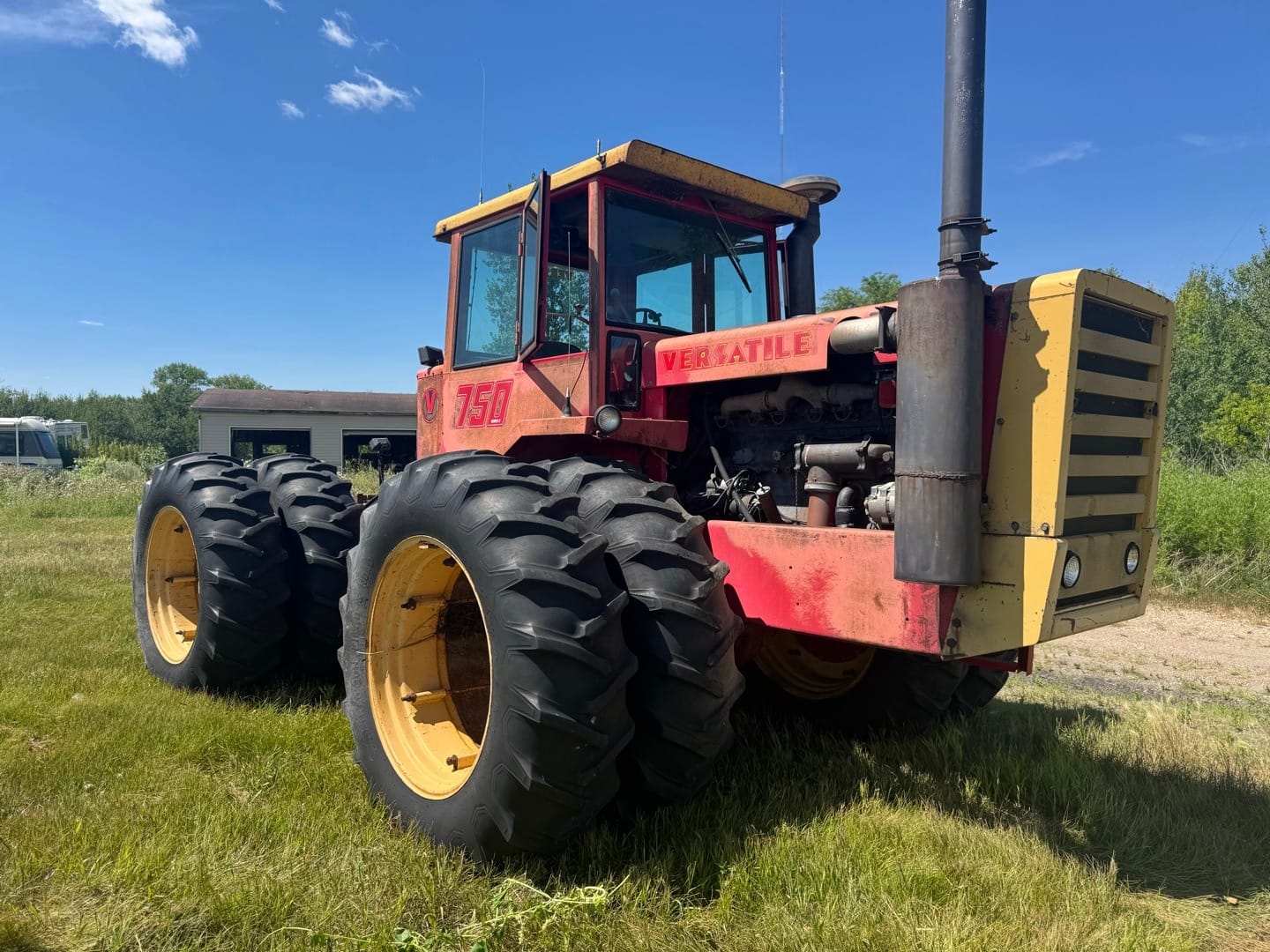 Versatile 750 Equipment Image0