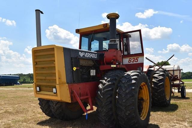 Image of Versatile 835 equipment image 2
