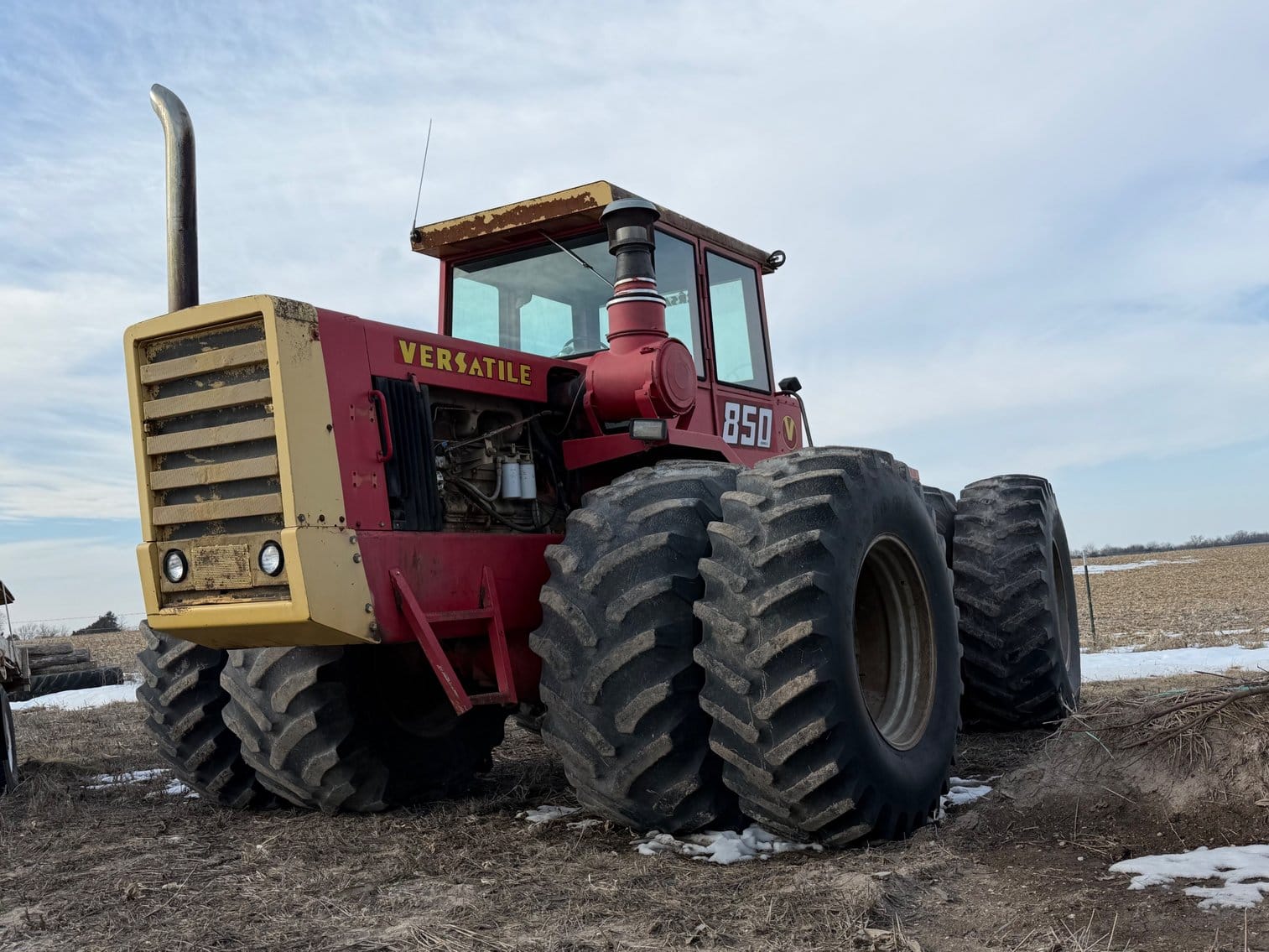 Versatile 850 Equipment Image0