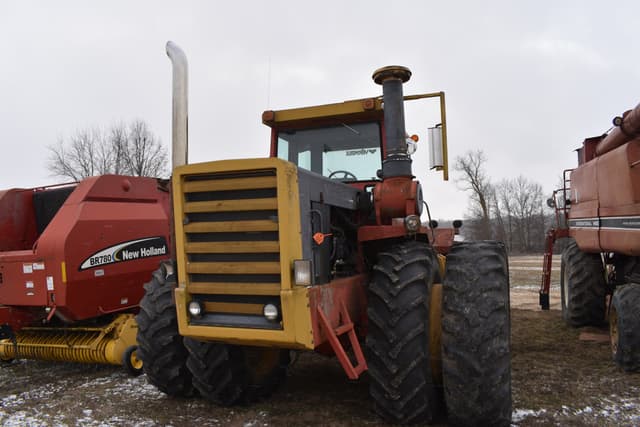 Image of Versatile 875 equipment image 1