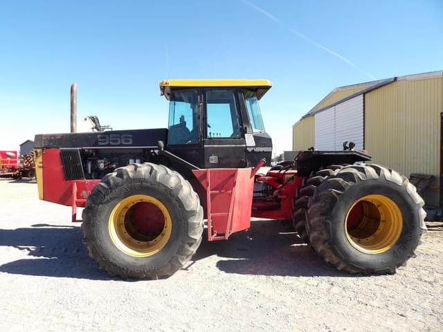 Image of Versatile 956 equipment image 2