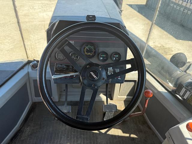 Image of Versatile 976 equipment image 3