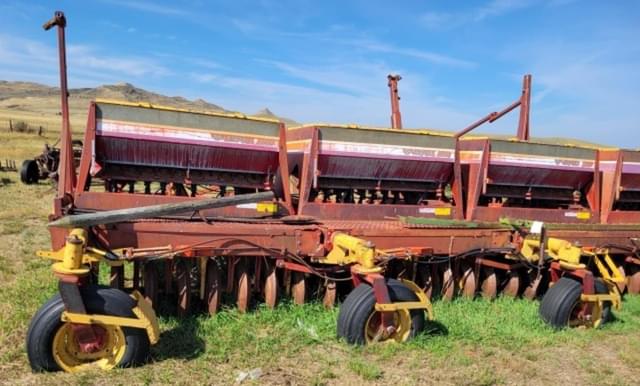 Image of Versatile 2200 equipment image 1