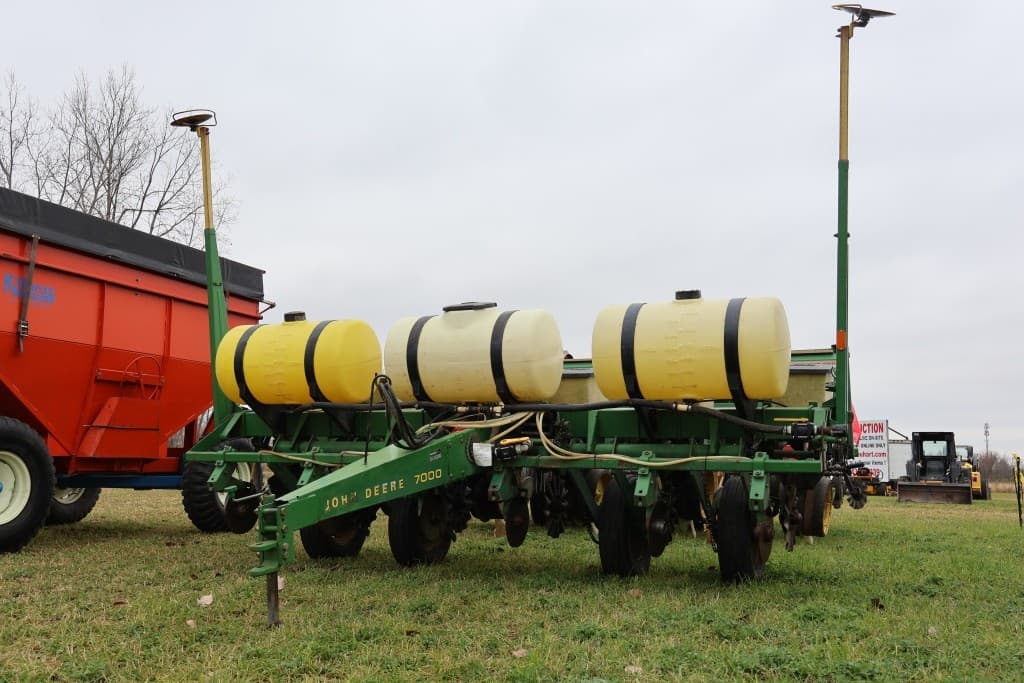 Image of John Deere 7000 Primary image