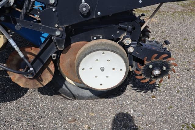 Image of Kinze 3000 equipment image 3