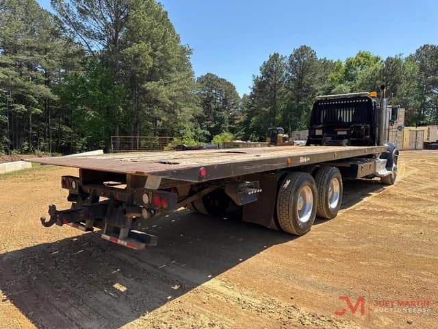 Image of Peterbilt 348 equipment image 1