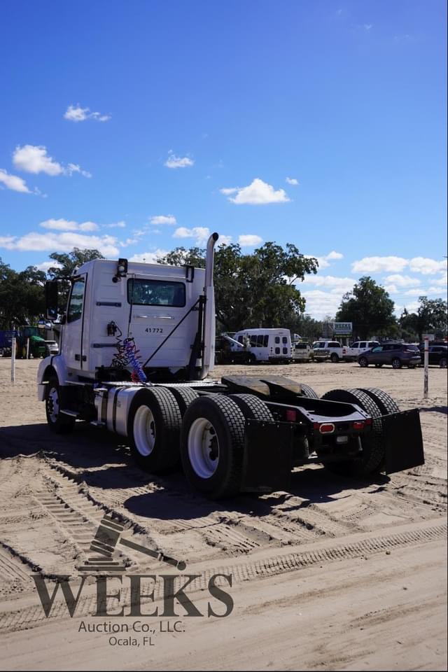 Image of Volvo D11 equipment image 3