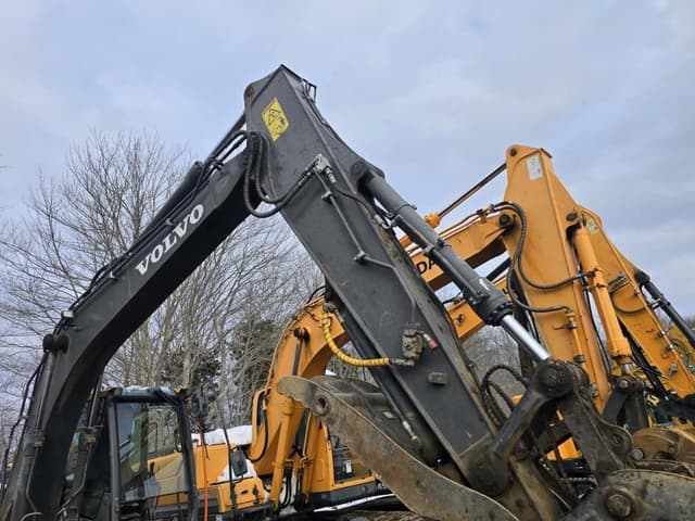 Image of Volvo EC140EL equipment image 3