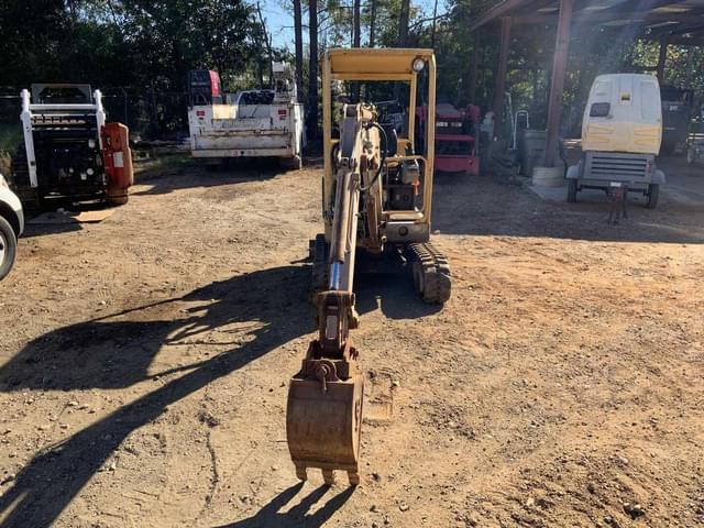 Image of Volvo EC20B equipment image 3