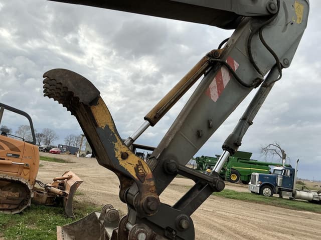 Image of Volvo EC210B LC equipment image 4