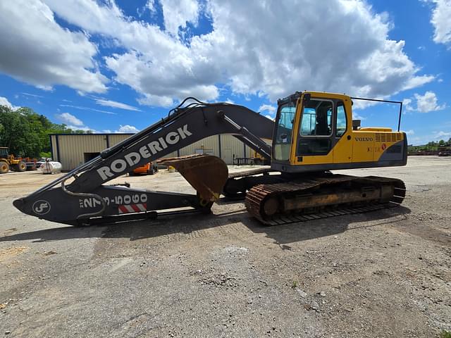 Image of Volvo EC240BLR equipment image 4